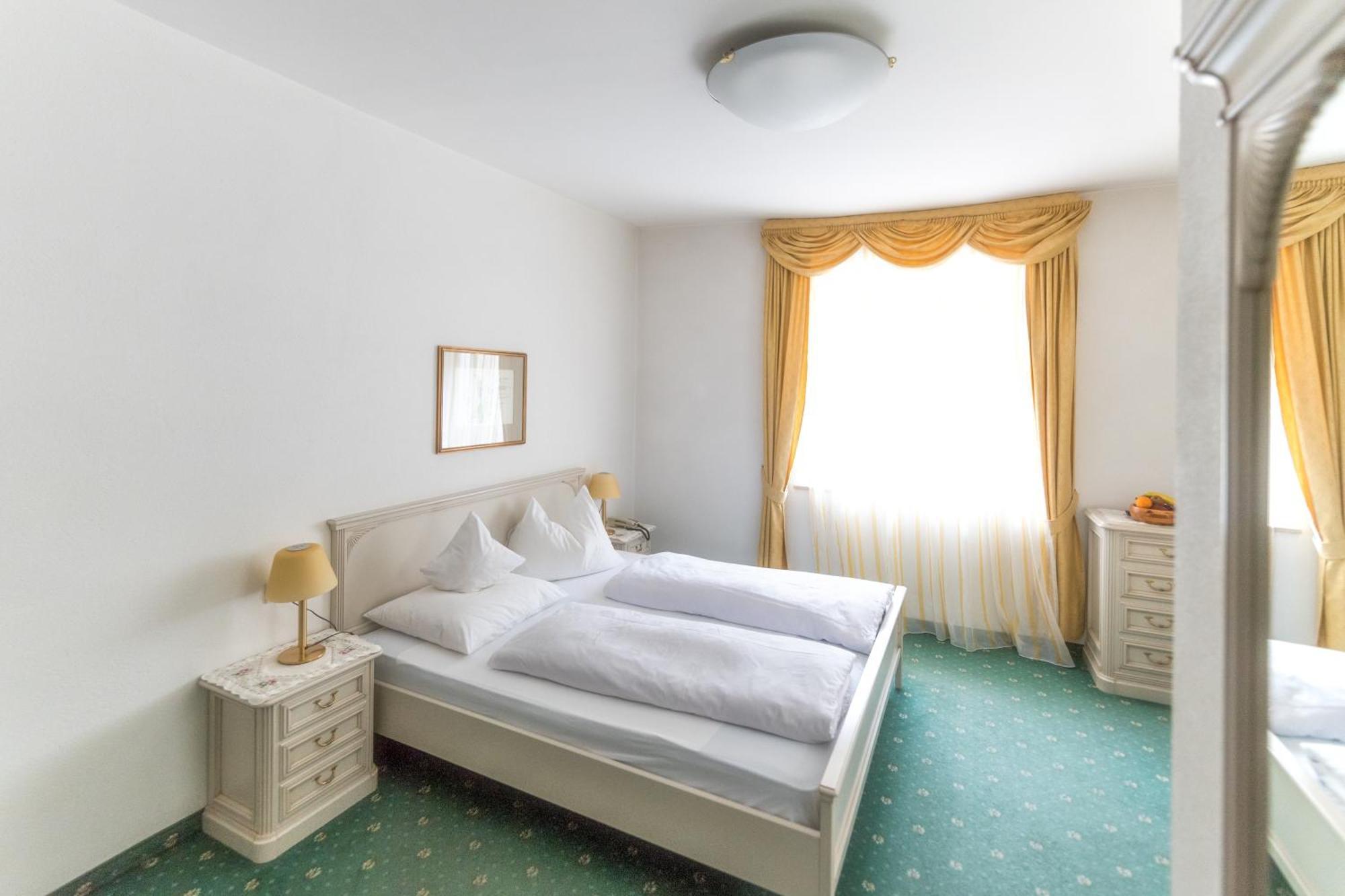 Hotel Weisse Lilie - B&B Rio di Pusteria Quarto foto